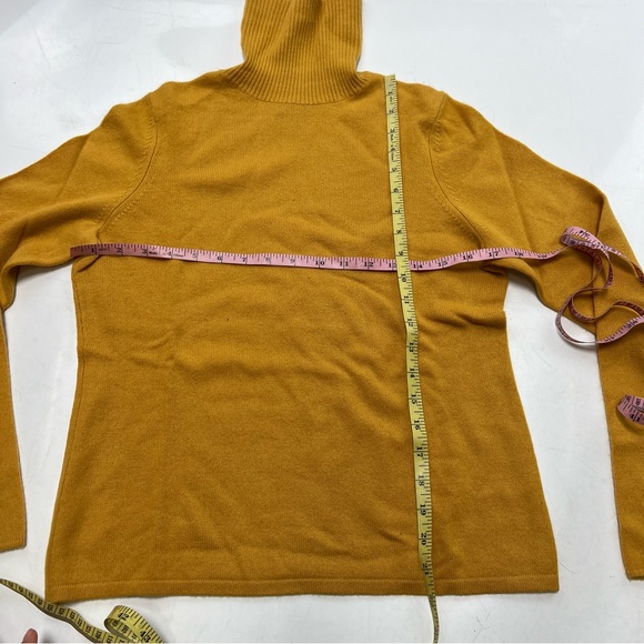 Sutton studio women’s petite cashmere turtleneck sweater yellow M L95-23 - Picture 3 of 4